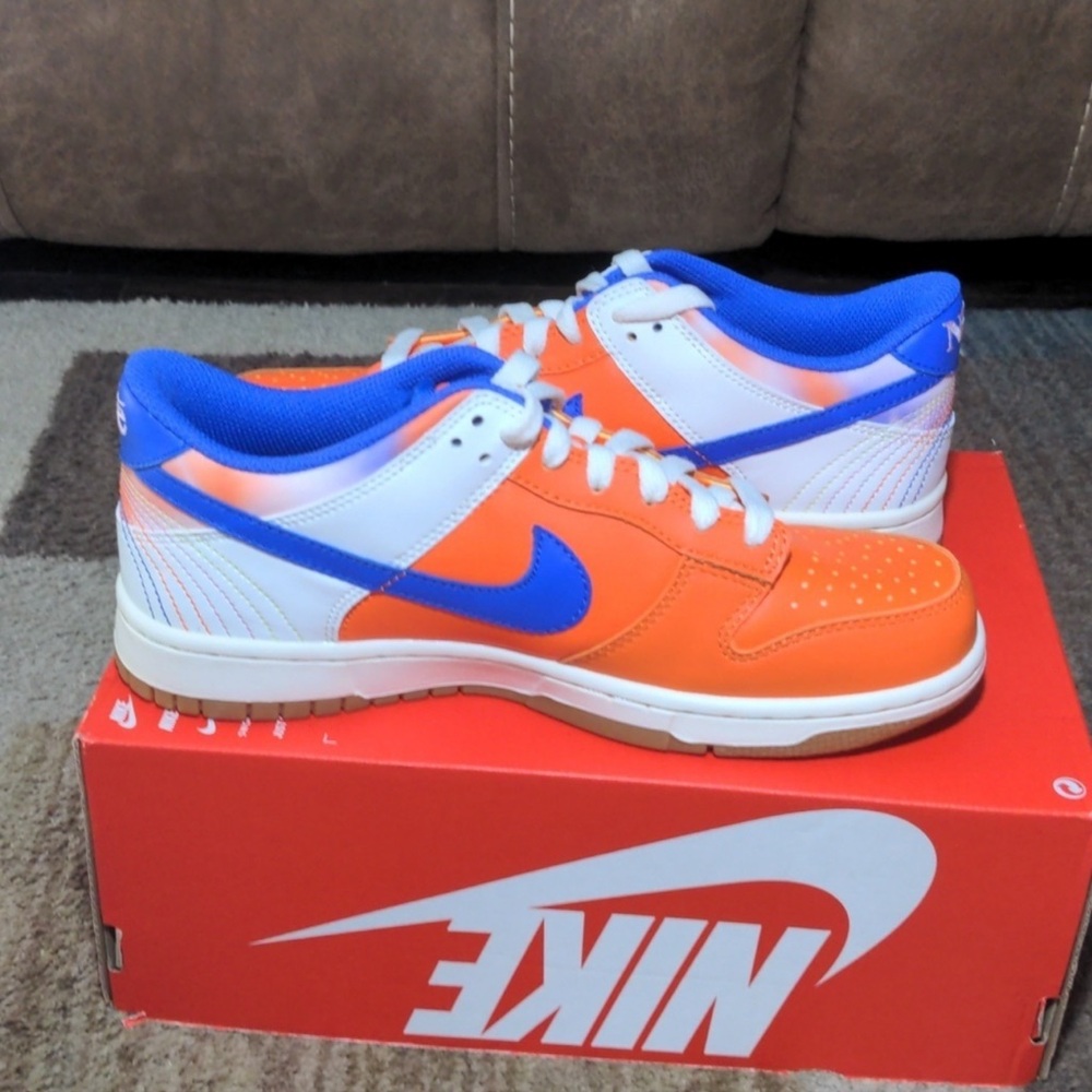 - Nike Dunk Low SE (GS)